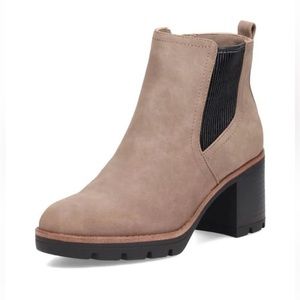 Naturalizer Madalynn Gore Waterproof boot, Size 8.5M.